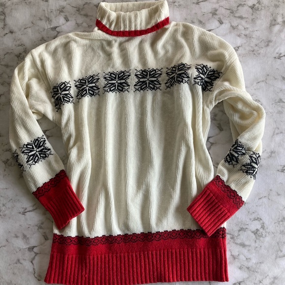 Red white and snowflake turtleneck sweater size L - Picture 7 of 8